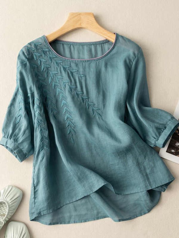 Prettybeautie Leaf-Embroidery Tee