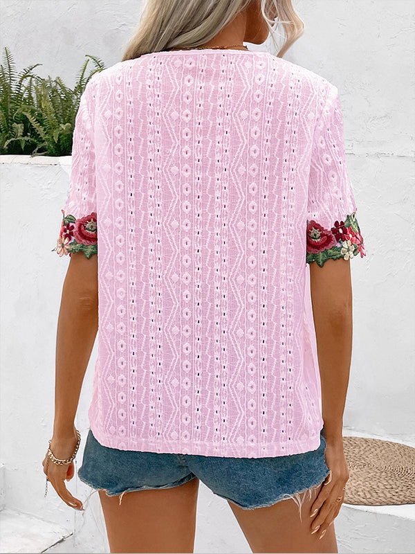 Prettybeautie Embroidery V-Neck Blouse