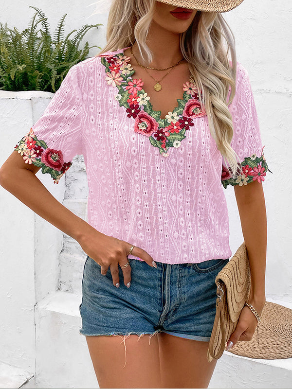 Prettybeautie Embroidery V-Neck Blouse