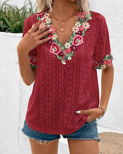 Prettybeautie Embroidery V-Neck Blouse