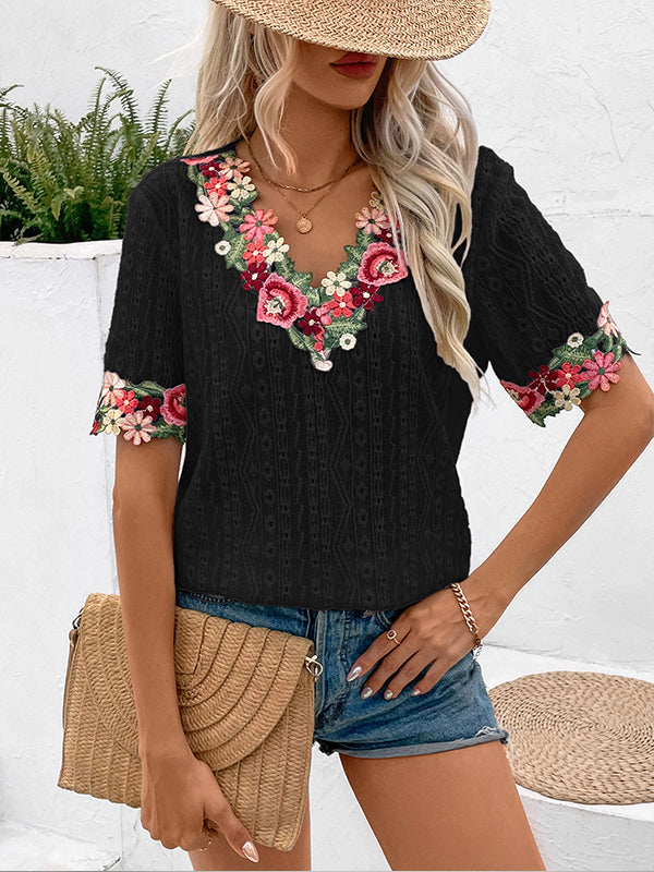 Prettybeautie Embroidery V-Neck Blouse