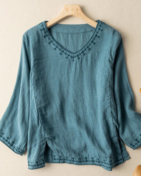 Prettybeautie Embroidery V-Neck Shirt